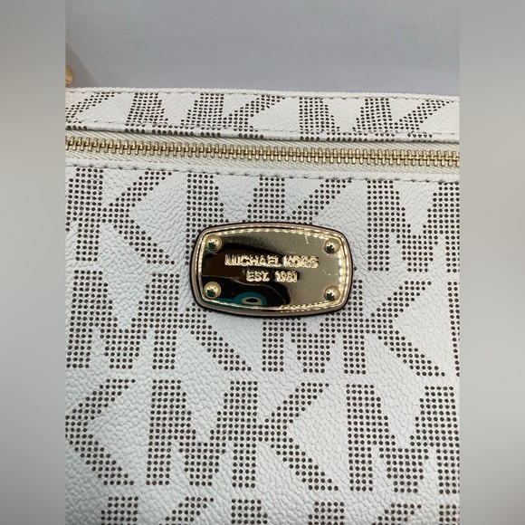 👜 NEW! 👜MICHAEL KORS JET SET LARGE WRISTLET! - Picture 12 of 16